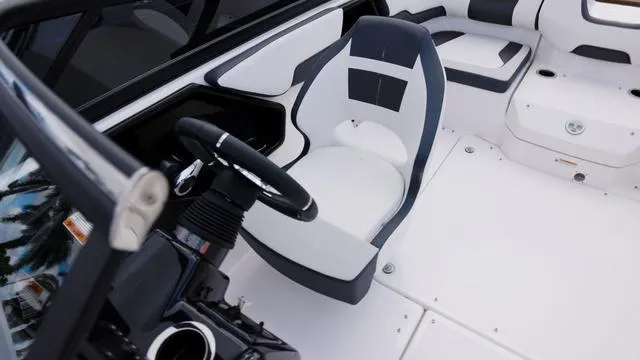 Slide: The Image of Yamaha 195S 2025 - 16