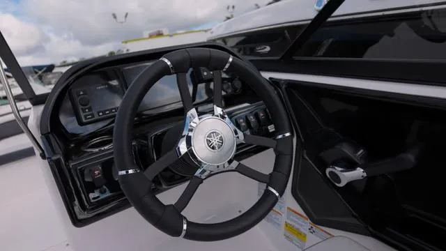 Slide: The Image of Yamaha 195S 2025 - 5