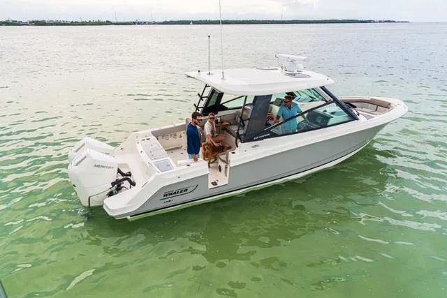 Slide: The Image of Boston Whaler 330 Vantage 2025 - 1