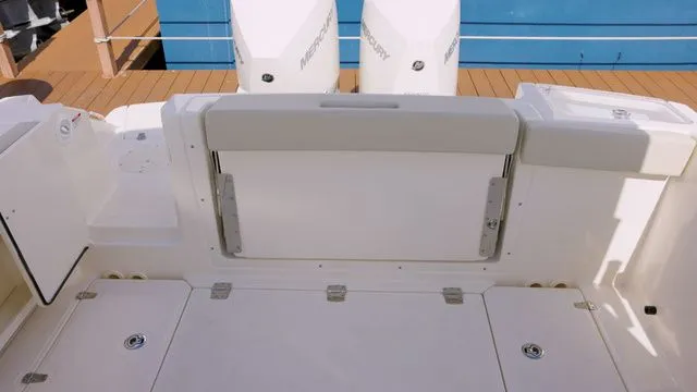 Slide: The Image of Boston Whaler 280 Vantage 2025 - 5