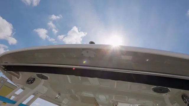 Slide: The Image of Boston Whaler 280 Vantage 2025 - 8