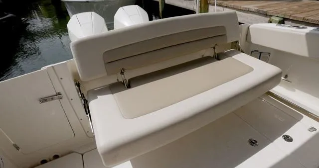 Slide: The Image of Boston Whaler 320 Vantage 2021 - 20