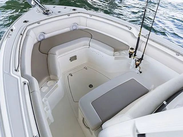 Slide: The Image of Boston Whaler 230 Outrage 2026 - 17