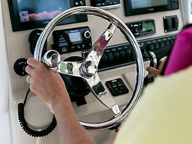 Slide: The Image of Boston Whaler 230 Outrage 2026 - 20