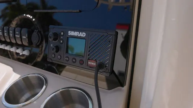 Slide: The Image of Boston Whaler 250 Dauntless 2026 - 14