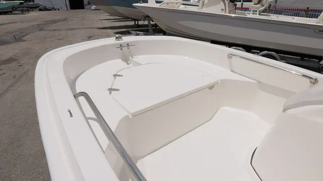 Slide: The Image of Boston Whaler 130 Super Sport 2026 - 11