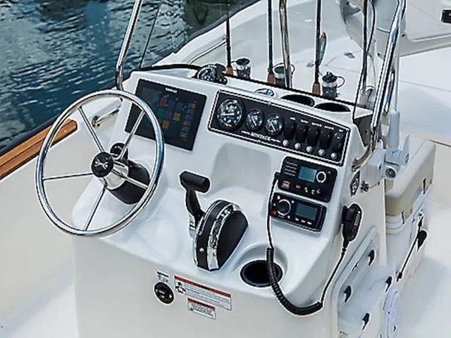 Slide: The Image of Boston Whaler 170 Montauk 2026 - 4