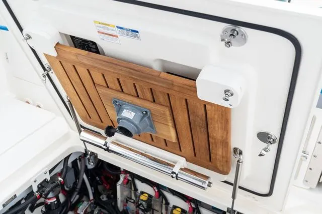 Slide: The Image of Boston Whaler 360 Outrage 2026 - 6