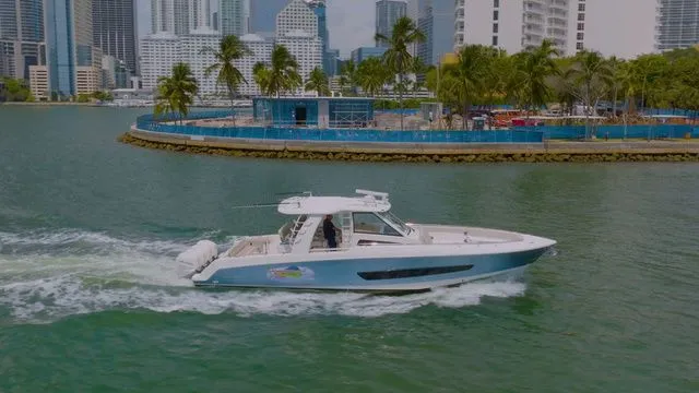 The Image of Boston Whaler 420 Outrage 2016 - 1