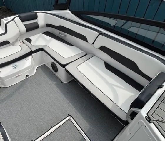 Slide: The Image of 2022 Yamaha Boats AR195 interior with sleek white and black seating. - 24