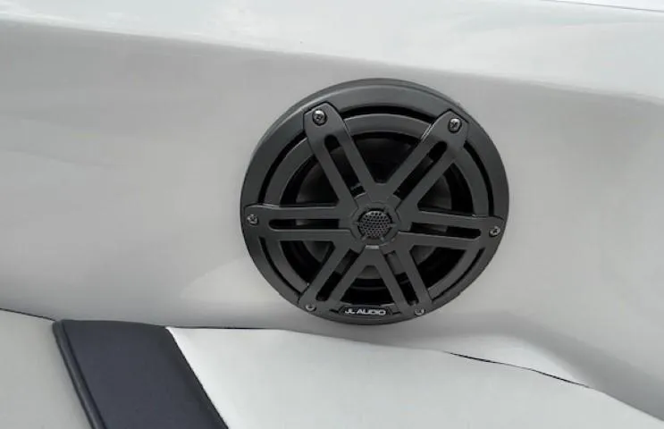 Slide: The Image of Speaker on 2022 Yamaha Boats AR195, featuring JL Audio design. - 37
