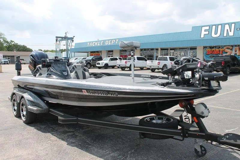 Slide: The Image of Skeeter FXR21 Limited 2020 - 4