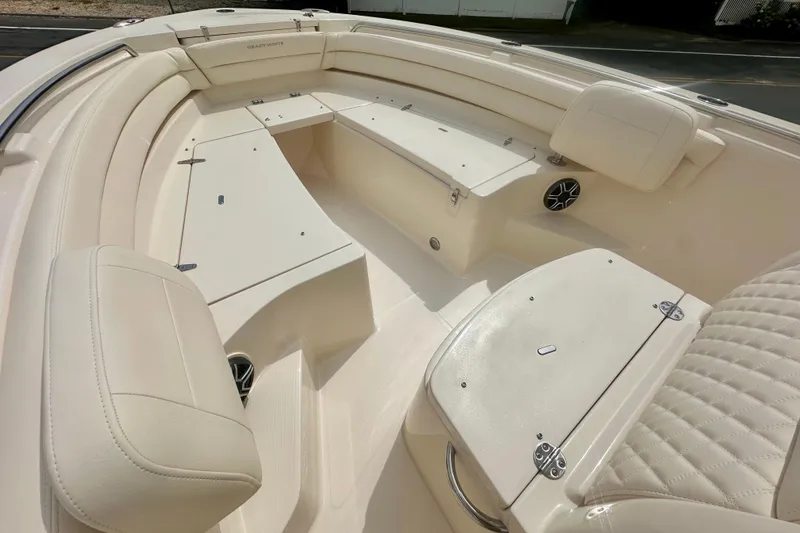 Slide: The Image of Grady-White Fisherman 236 2026 - 13