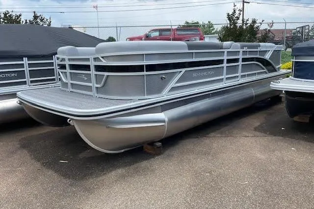 Slide: The Image of 2024 Bennington 22 SLSR Cruise pontoon boat displayed outdoors. - 9