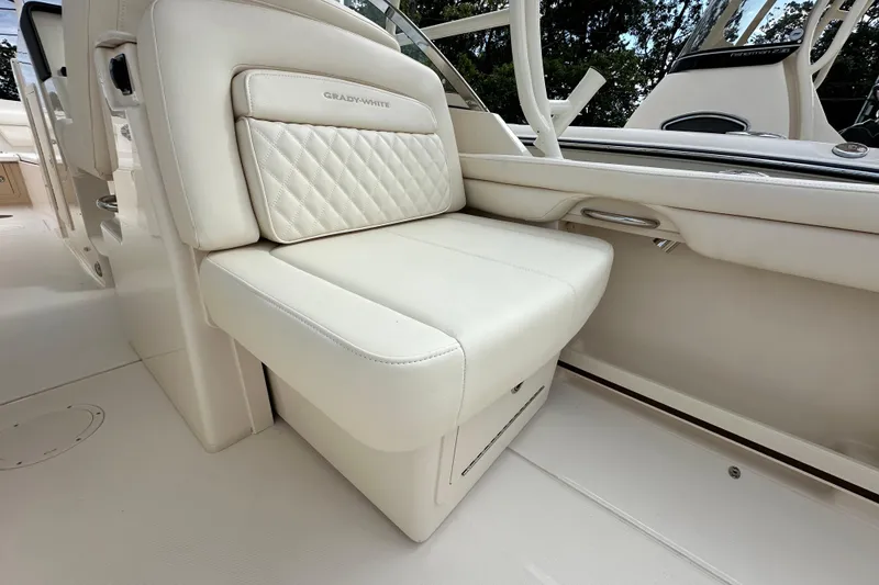 Slide: The Image of Grady-White Freedom 285 2026 - 10