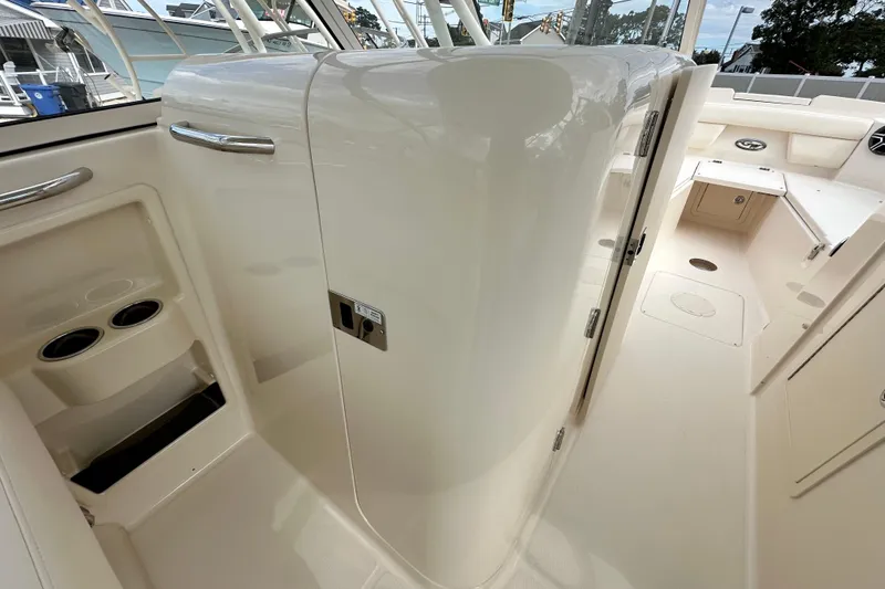 Slide: The Image of Grady-White Freedom 285 2026 - 11