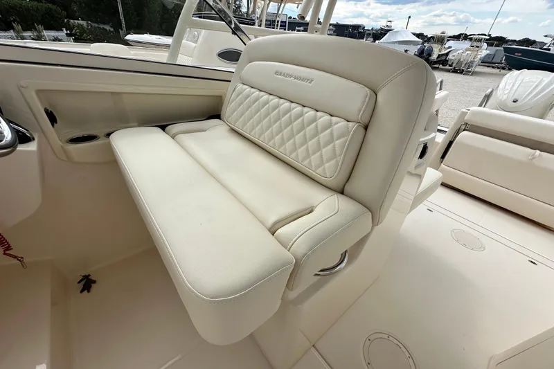 Slide: The Image of Grady-White Freedom 285 2026 - 14