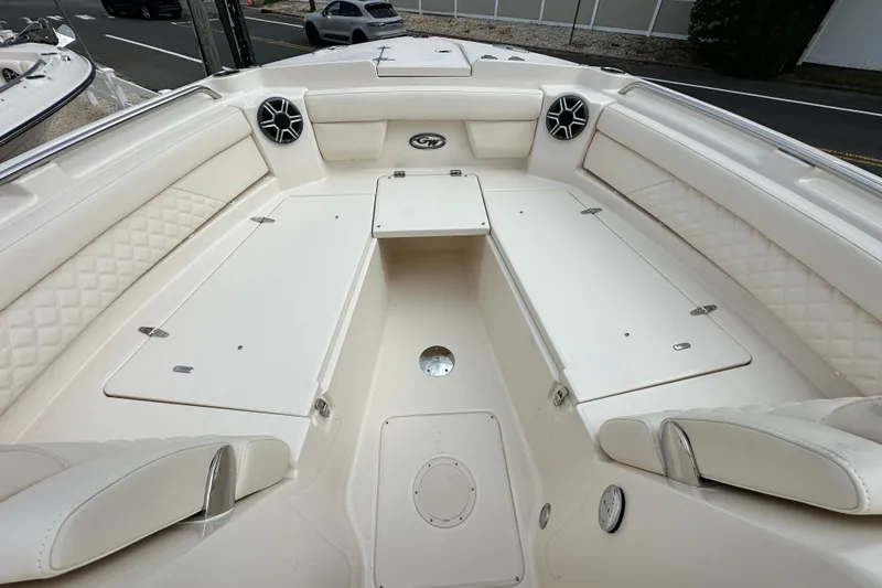 Slide: The Image of Grady-White Freedom 285 2026 - 18