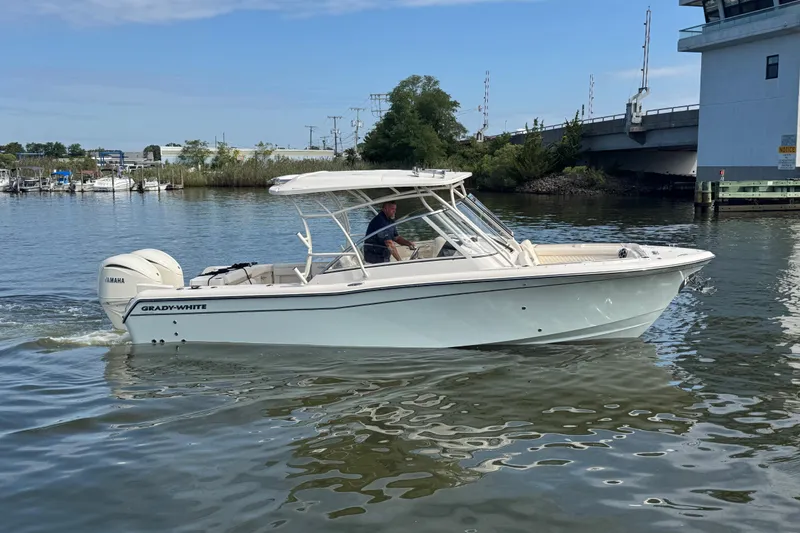 Slide: The Image of Grady-White Freedom 285 2026 - 23