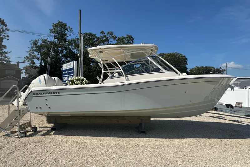 Slide: The Image of Grady-White Freedom 285 2026 - 25