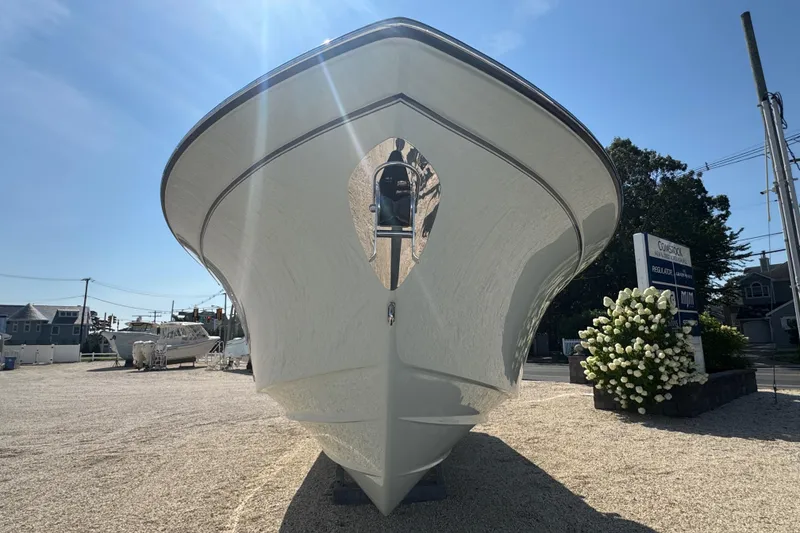 Slide: The Image of Grady-White Freedom 285 2026 - 27