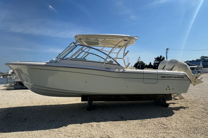 Slide: The Image of Grady-White Freedom 285 2026 - 29