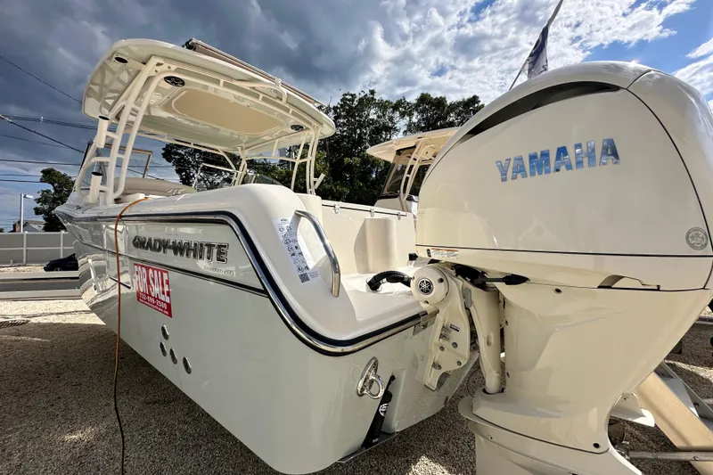 Slide: The Image of Grady-White Freedom 285 2026 - 3