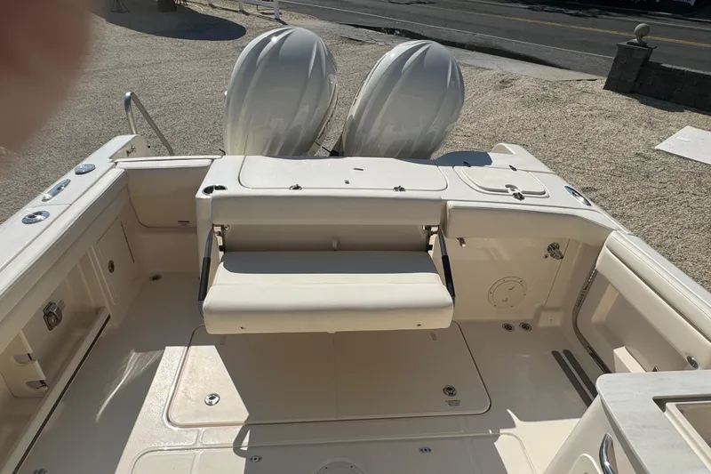 Slide: The Image of Grady-White Freedom 285 2026 - 36