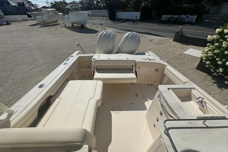 Slide: The Image of Grady-White Freedom 285 2026 - 38