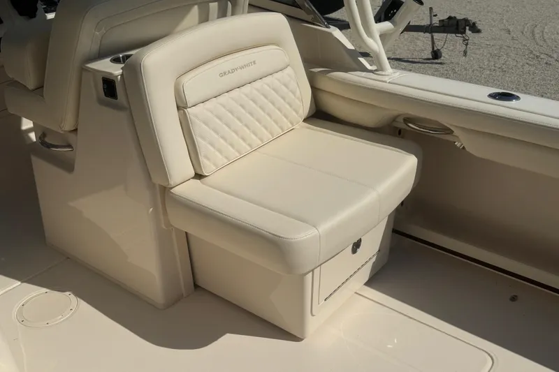 Slide: The Image of Grady-White Freedom 285 2026 - 39