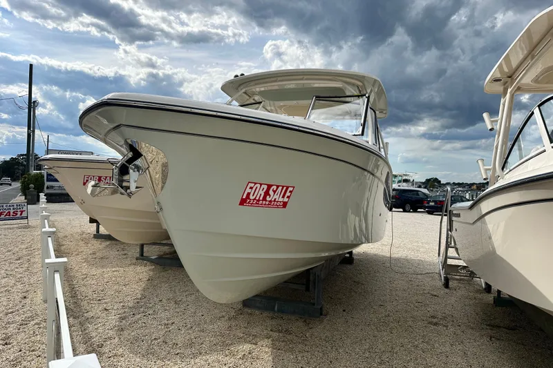 Slide: The Image of Grady-White Freedom 285 2026 - 4