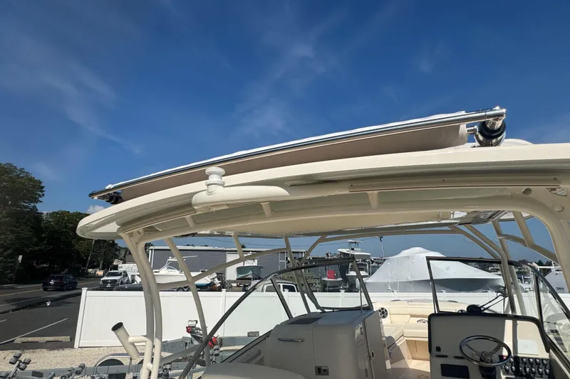 Slide: The Image of Grady-White Freedom 285 2026 - 41