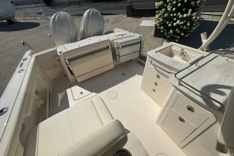 Slide: The Image of Grady-White Freedom 285 2026 - 43