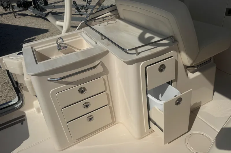 Slide: The Image of Grady-White Freedom 285 2026 - 44