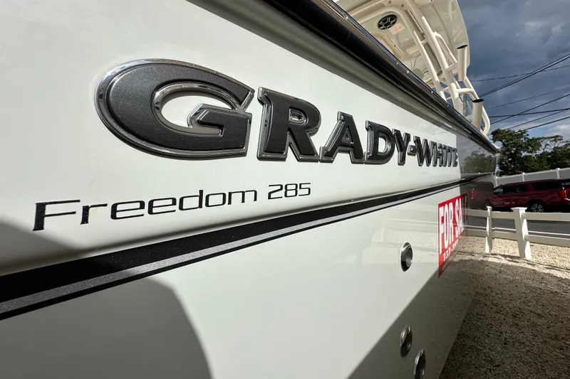 Slide: The Image of Grady-White Freedom 285 2026 - 5