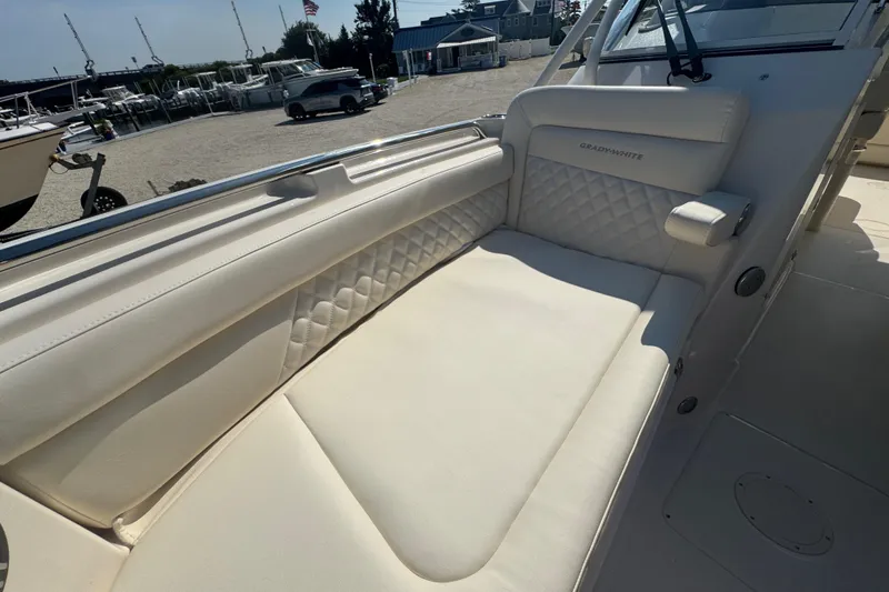 Slide: The Image of Grady-White Freedom 285 2026 - 50