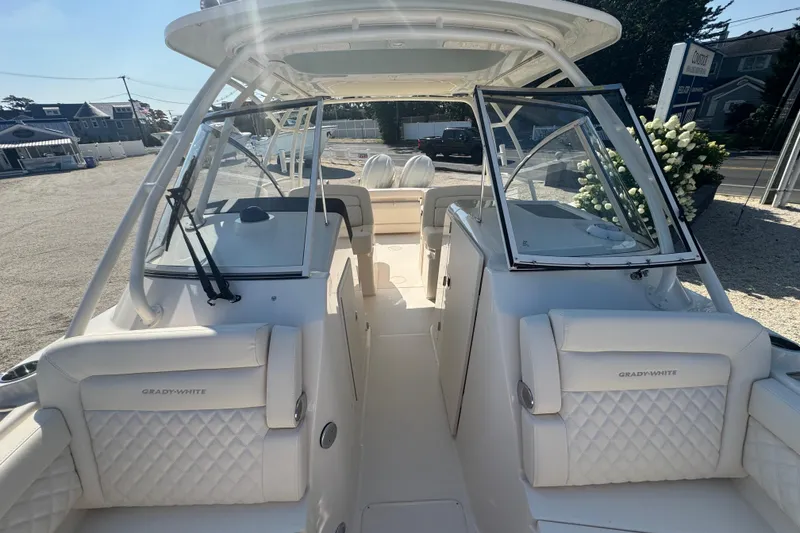 Slide: The Image of Grady-White Freedom 285 2026 - 64