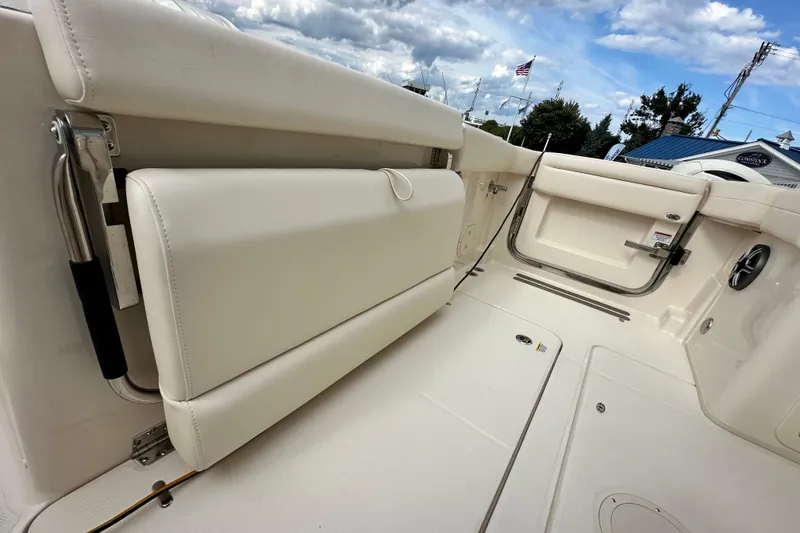 Slide: The Image of Grady-White Freedom 285 2026 - 8