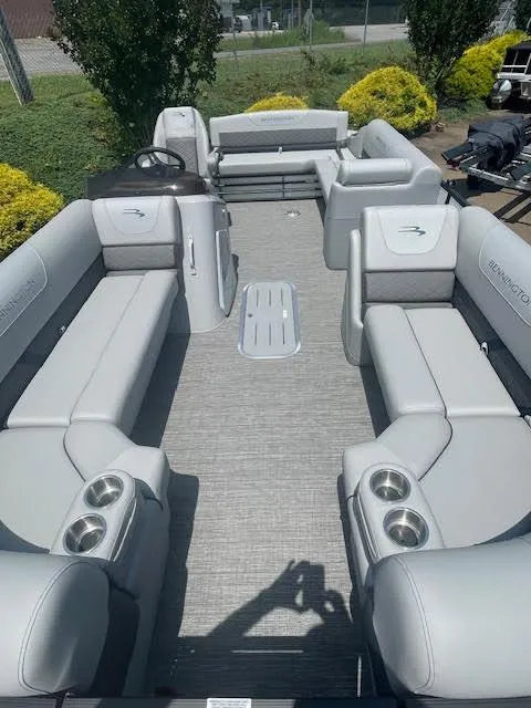 Slide: The Image of 2024 Bennington 23 SXSWB pontoon boat with spacious seating and modern design. - 3