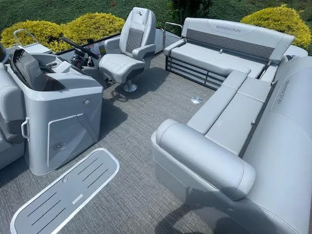 Slide: The Image of 2024 Bennington 23 SXSWB pontoon boat interior with gray seating and helm. - 6