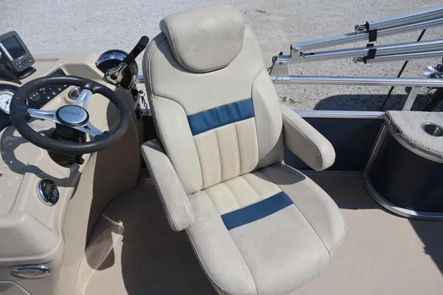 Slide: The Image of Lowe SS 210 RFL 2016 - 10