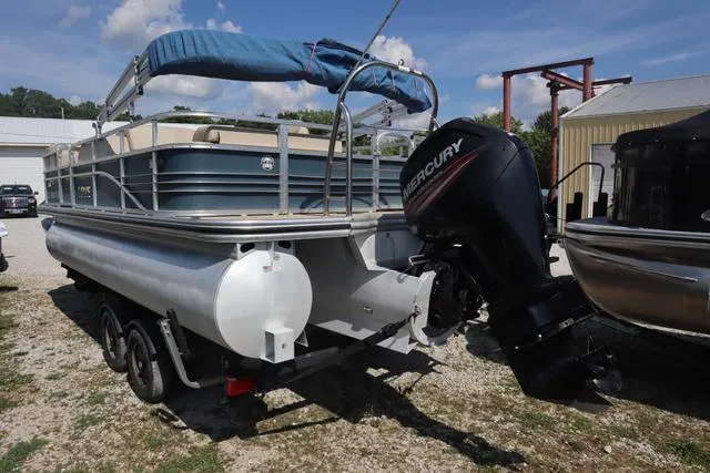 Slide: The Image of Lowe SS 210 RFL 2016 - 3