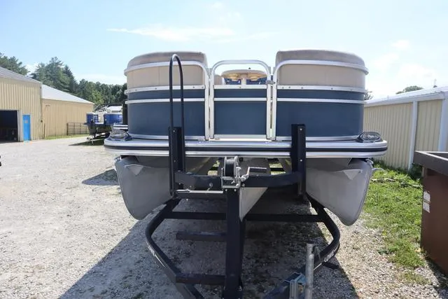 Slide: The Image of Lowe SS 210 RFL 2016 - 4