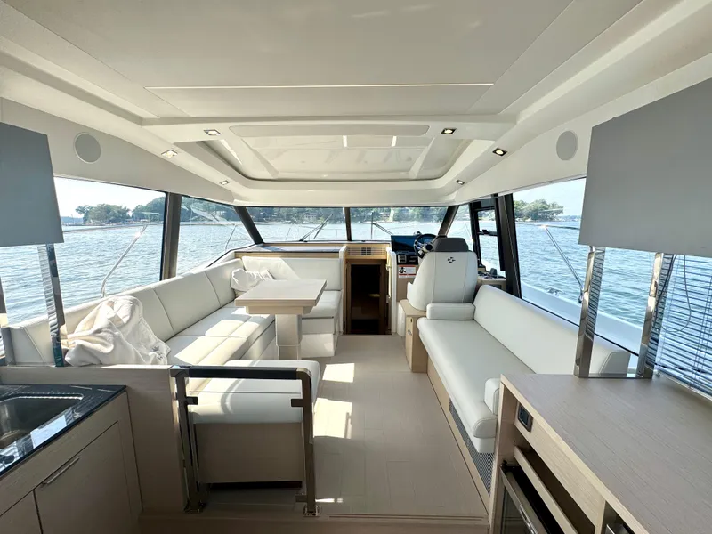 Slide: The Image of Salon - Strb. Side w/ Sun Roof Open - 22