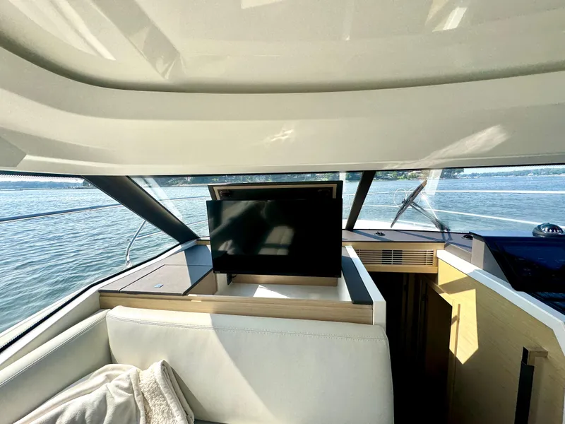 Slide: The Image of U-Shaped Dinette Seating - Blinds Down - 27