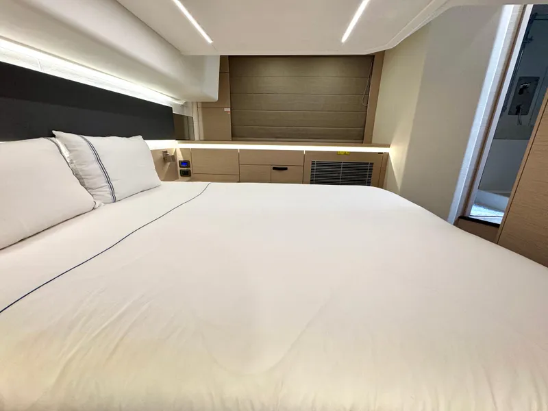 Slide: The Image of Master StateRoom - Full Beam - 41