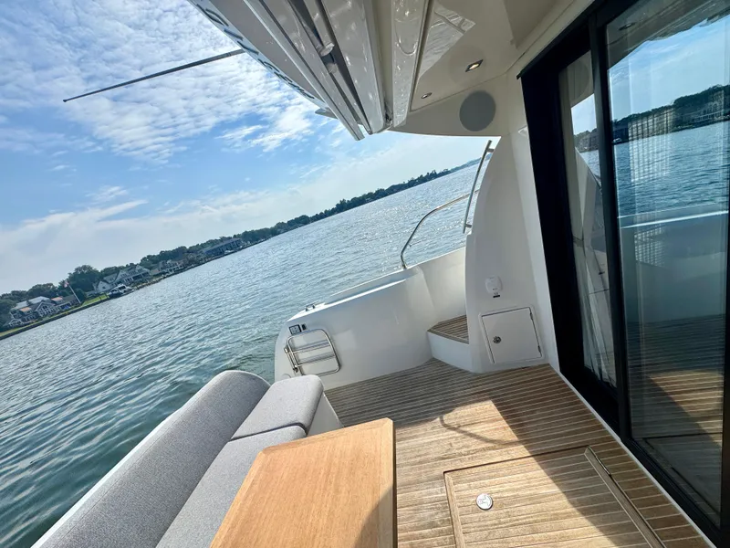 Slide: The Image of Cockpit Docking Station - 85