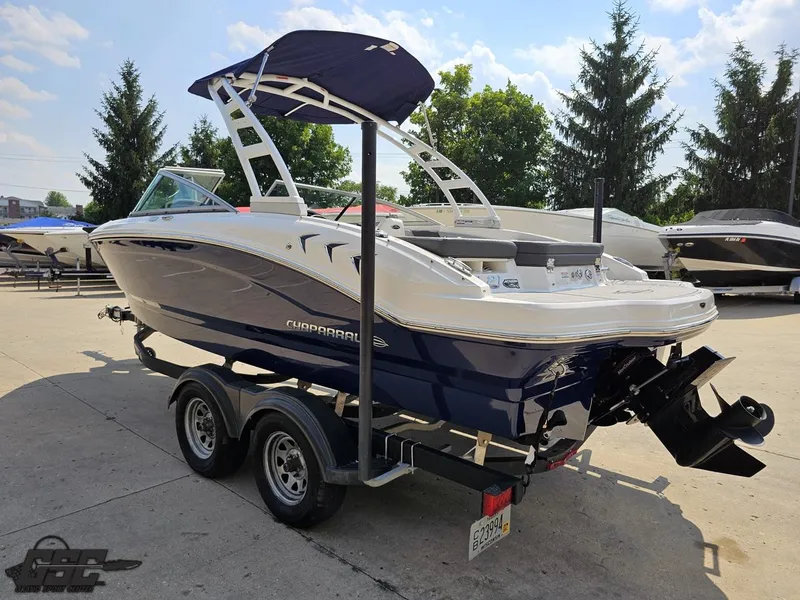 Slide: The Image of 2022 Chaparral 21 SSi boat on trailer, parked outdoors, sunny day. - 32