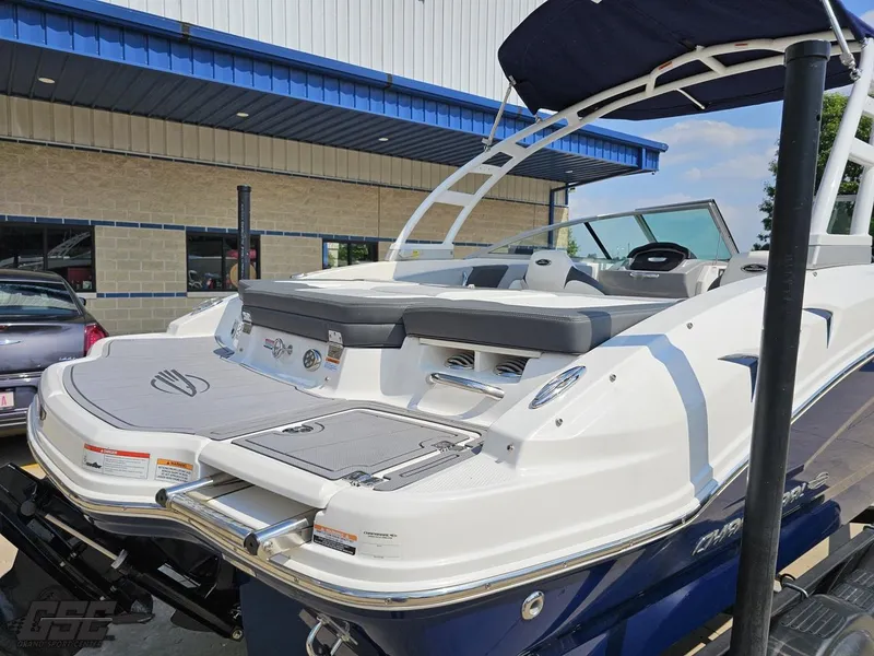 Slide: The Image of 2022 Chaparral 21 SSi boat with sleek design and spacious seating. - 38