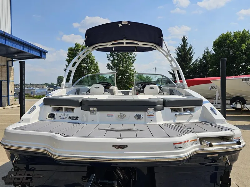 Slide: The Image of 2022 Chaparral 21 SSi boat with sleek design and spacious seating, docked outdoors. - 41